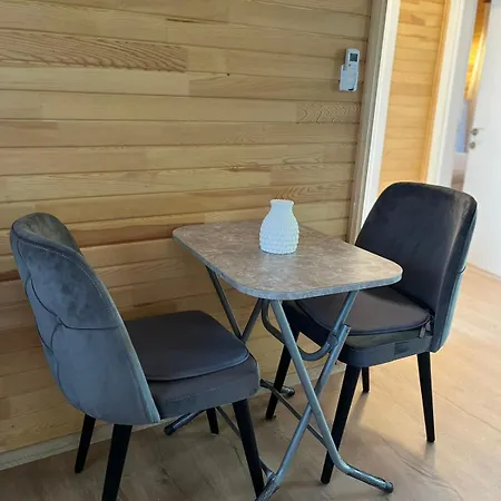 Semesterbostad Charming Wooden House With Access To A Large Garden *