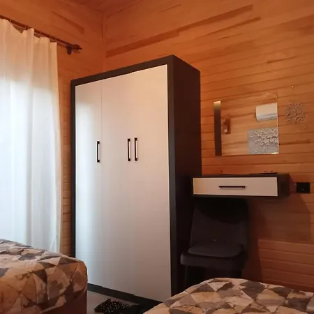 Semesterbostad Charming Wooden House With Access To A Large Garden *