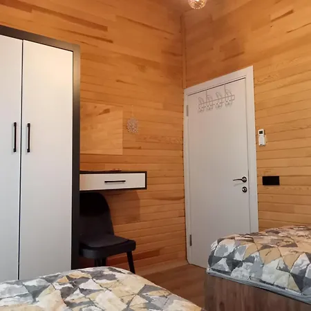 Charming Wooden House With Access To A Large Garden Semesterbostad *